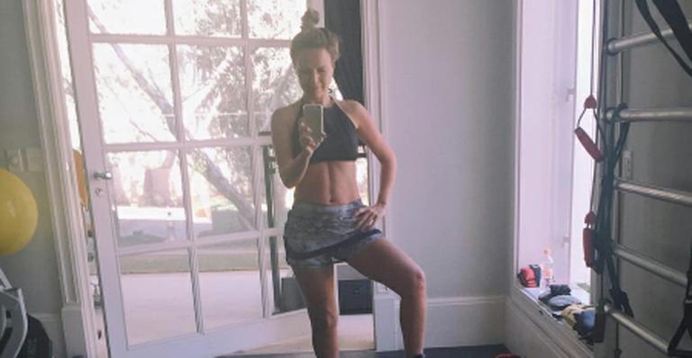 Eliana mostra barriga sequinha após treino: “Rápido e eficiente”