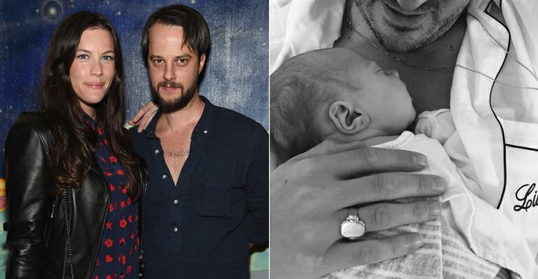 Liv Tyler dá à luz sua terceira filha: “Coração explodindo de amor”