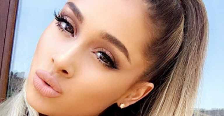 Após atentado, Ariana Grande teria se oferecido para pagar enterro de vítimas, diz site