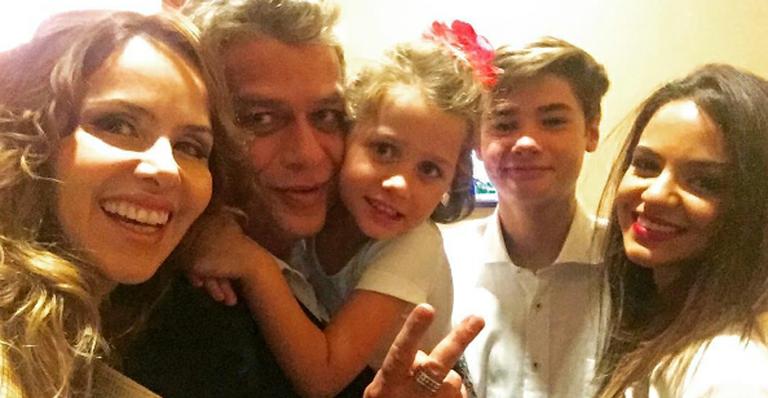 Pally Siqueira mostra foto com os filhos de Fabio Assunção