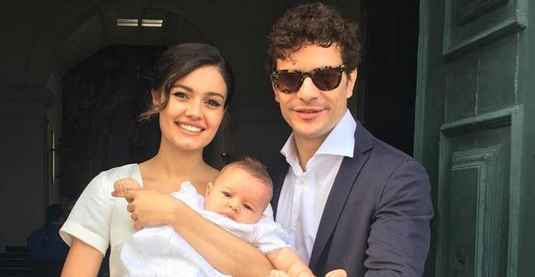 Sophie Charlotte e Daniel de Oliveira batizam o herdeiro na igreja em que se casaram