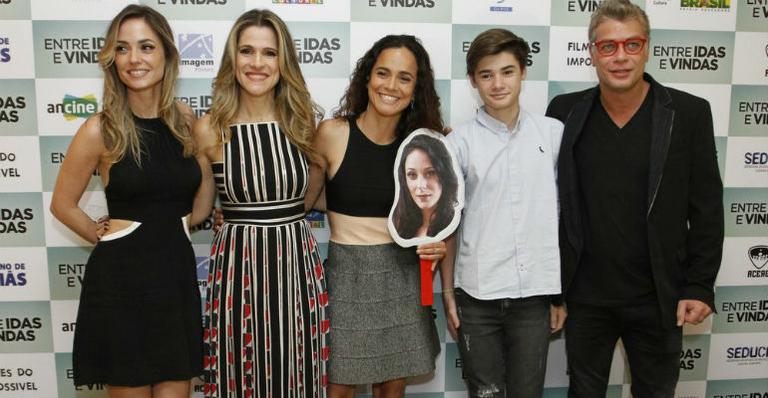 Atores prestigiam pré-estreia do filme ‘Entre Idas e Vindas’