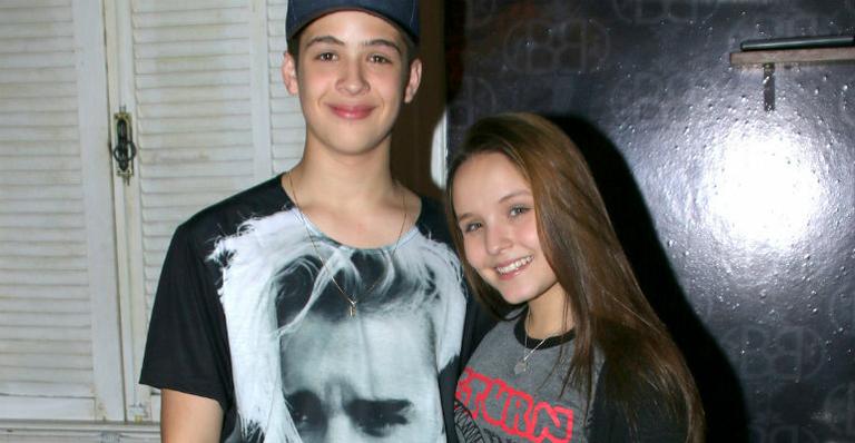 Larissa Manoela e João Guilherme curtem festa teen em São Paulo