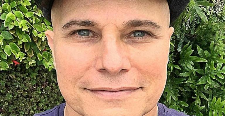 Em tratamento, Edson Celulari posta selfie e agradece apoio dos fãs