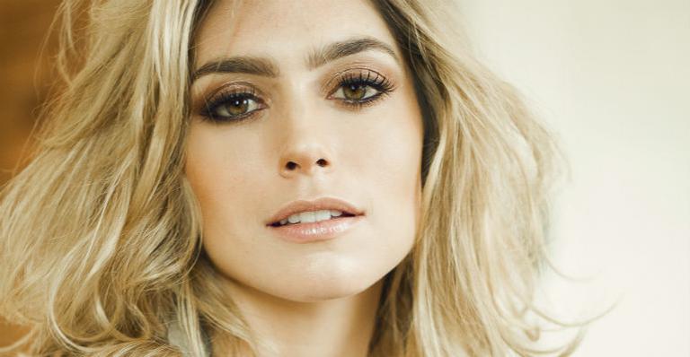 Juliana Schalch fala de sua personagem em ‘O Negócio’ e sobre o novo trabalho em uma série da Record
