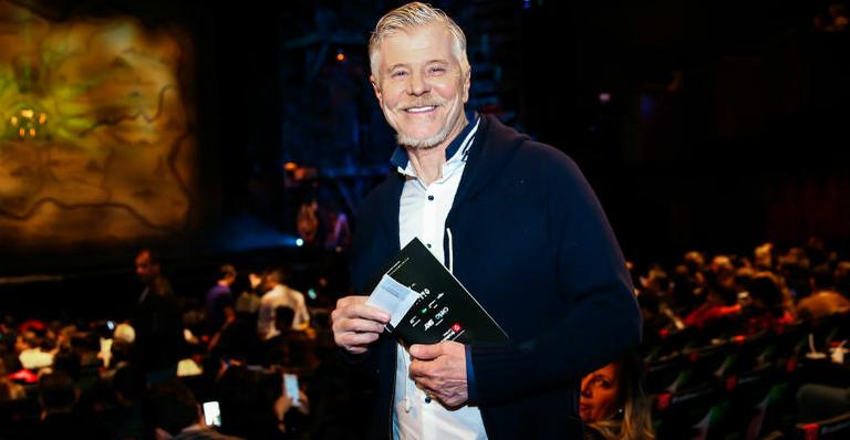 Miguel Falabella prestigia o espetáculo ‘Wicked’ em São Paulo
