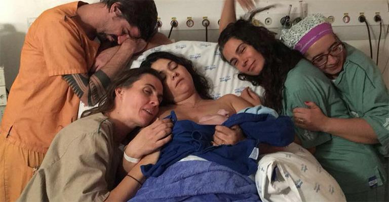 Na maternidade, Suzana Alves dá boas vindas ao filho Benjamin: ‘Natural e humanizado’