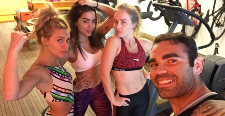 Musas fitness? Anitta treina ao lado de Carolina Dieckmann e Angélica