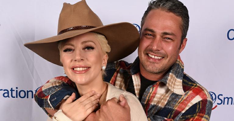 Lady Gaga confirma crise no noivado com Taylor Kinney: “Torçam por nós”