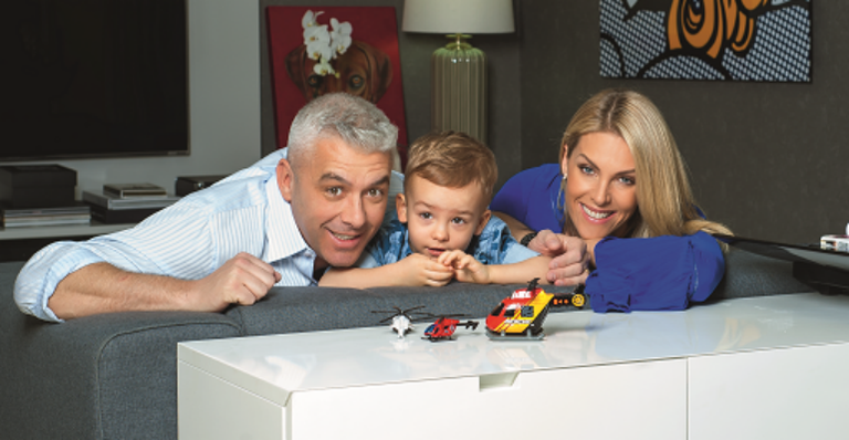 No Dia do Amigo, Ana Hickmann se declara para o marido e o filho: ‘São meus maiores e melhores amigos’