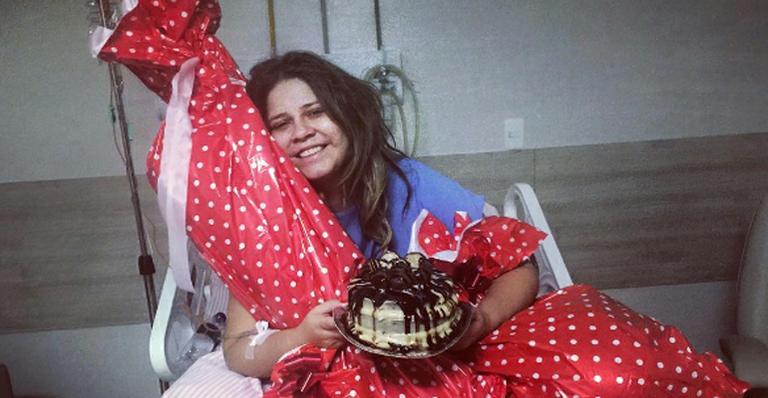 Cantora Marília Mendonça comemora aniversário no hospital