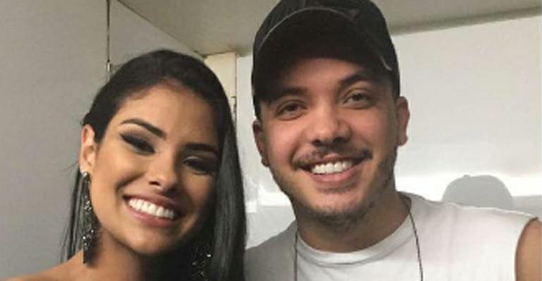 Ex-BBB Munik posa com Wesley Safadão em Fortaleza