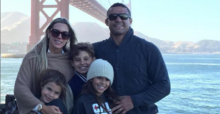 Vitor Belfort compartilha passeio com a família na Califórnia