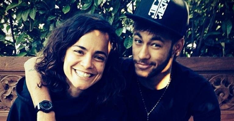 Alice Braga estreia como diretora em filme sobre Neymar