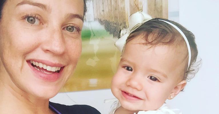 Luana Piovani mostra a fofura de sua filha, Liz