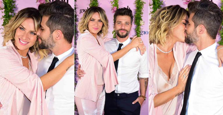 Giovanna Ewbank recebe o carinho do marido, Bruno Gagliasso, em evento