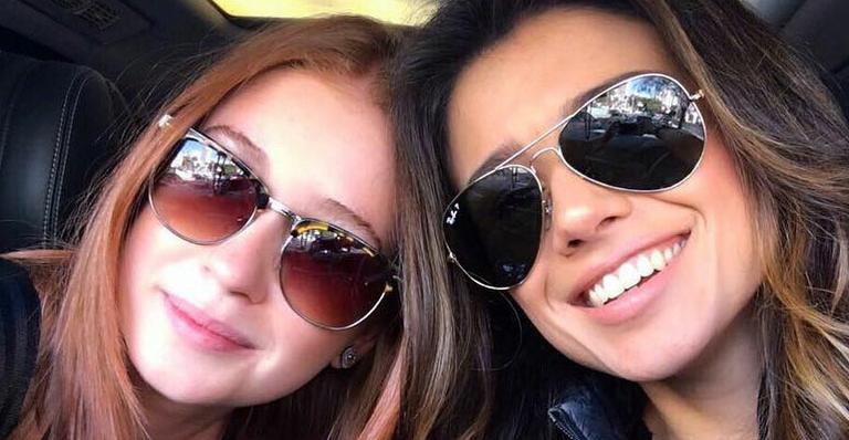 Paula Fernandes dá carona para Marina Ruy Barbosa em Belo Horizonte