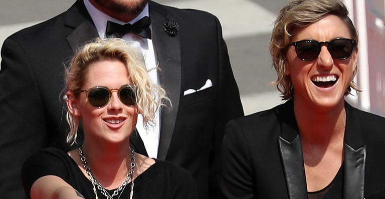 Kristen Stewart quebra o silêncio e assume namoro com produtora: ‘Estou muito mais feliz’