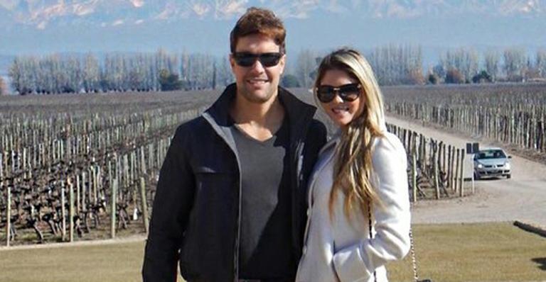 Bárbara Evans curte passeio romântico na Argentina