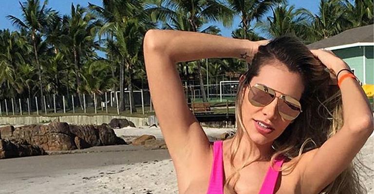 De maiô, Adriana Sant’anna comemora os cinco meses do filho: ‘Nasci pra ser mãe’
