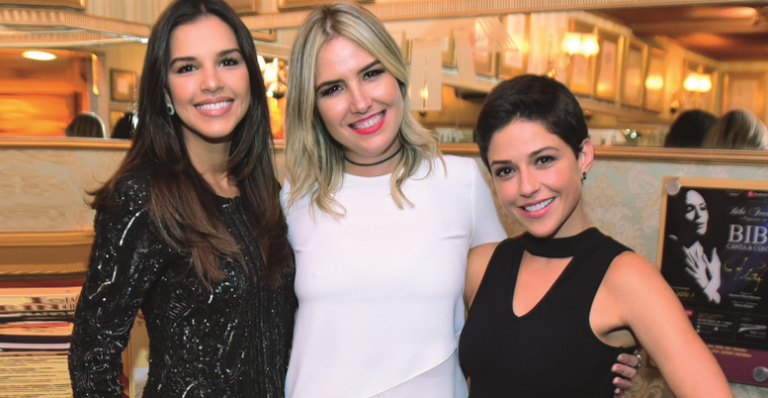 Mari Rios e Pri Sol celebram aniversário de Val Drummond