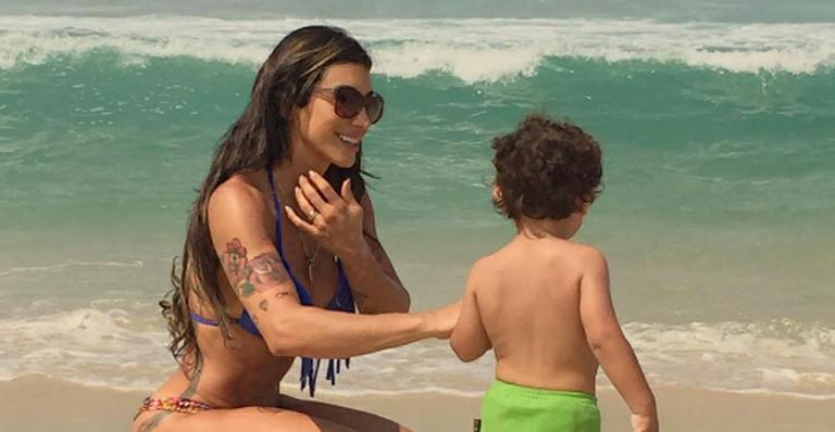 Após separação, Jaque Khury posa com o filho e desabafa: “Aproveite cada minuto”