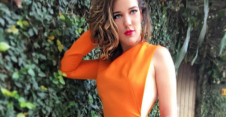 Adriana Birolli defende o direito das mulheres de usar decotes e fendas