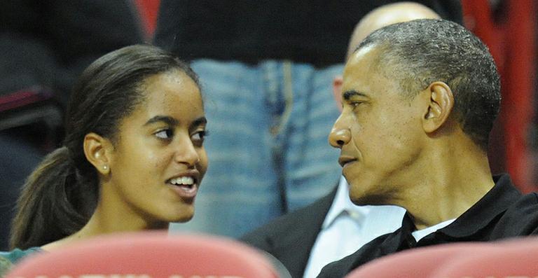 Filha caçula de Barack Obama trabalha como caixa de restaurante nas férias