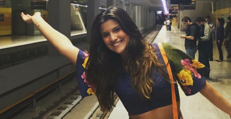 Giulia Costa vai de metrô para a abertura dos Jogos Olímpicos