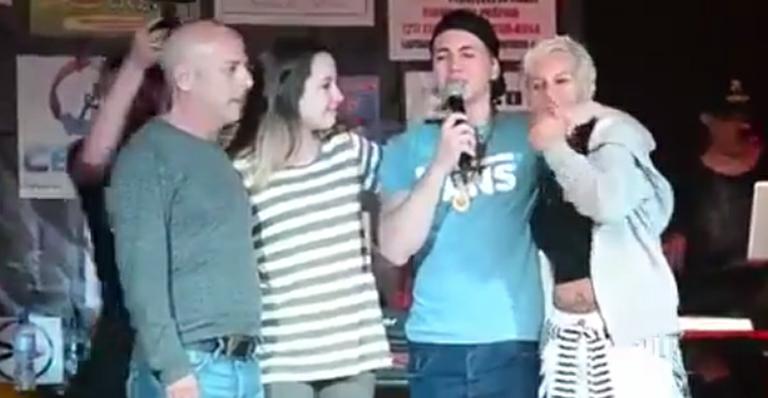 Biel chora em show e garante aos fãs: “Nada vai me fazer desistir”