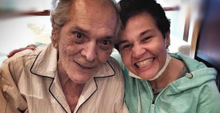 Claudia Rodrigues visita seu colega de cena Lúcio Mauro