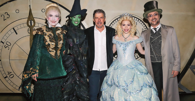 José Mayer prestigia musical ‘Wicked’ em SP