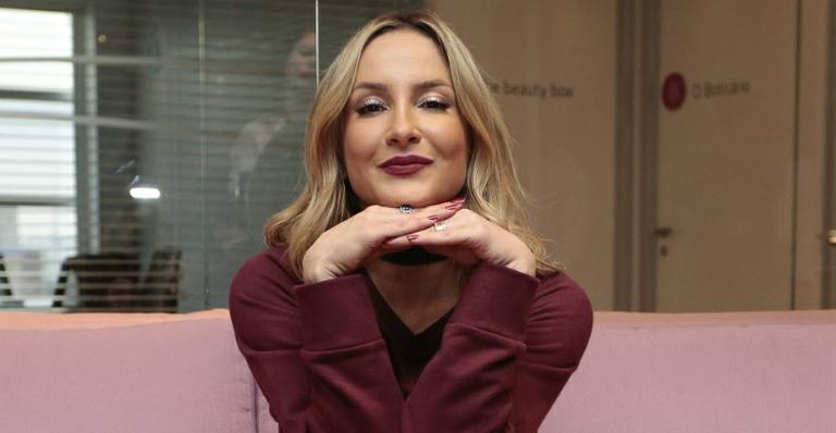 Claudia Leitte mostra vídeo de momento de carinho com o filho