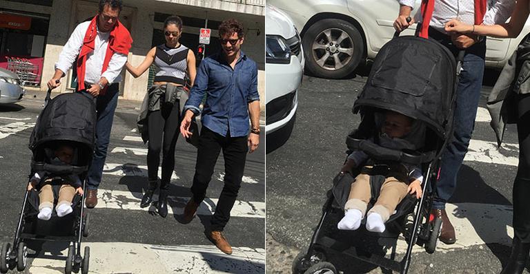 Daniel de Oliveira e Sophie Charlotte fazem rara aparição com o filho, Otto