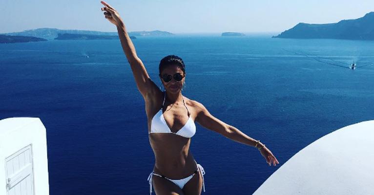 Aos 37 anos, Juliana Paes exibe corpão perfeito em dia de sol na Grécia