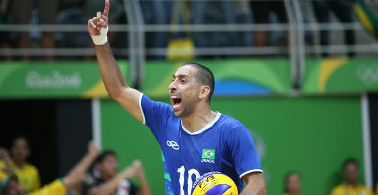 Serginho comemora vitória da seleção no vôlei: “Vou brigar até o fim”