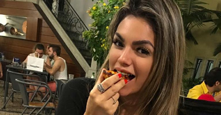 Kelly Key mata desejo de grávida em Portugal: “Artur me agradece com um chutinho”
