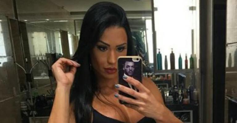 Irmã de Gracyanne Barbosa mostra quase tudo para comemorar chegada aos 18 anos
