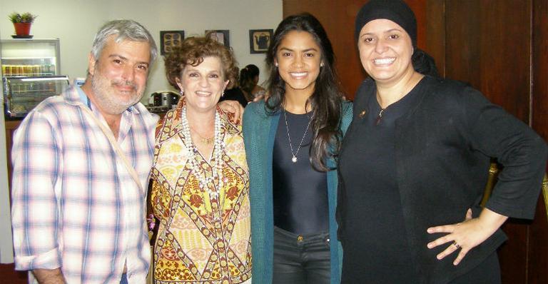 Lucy Alves, de ‘Velho Chico’, prestigia espetáculo no Rio