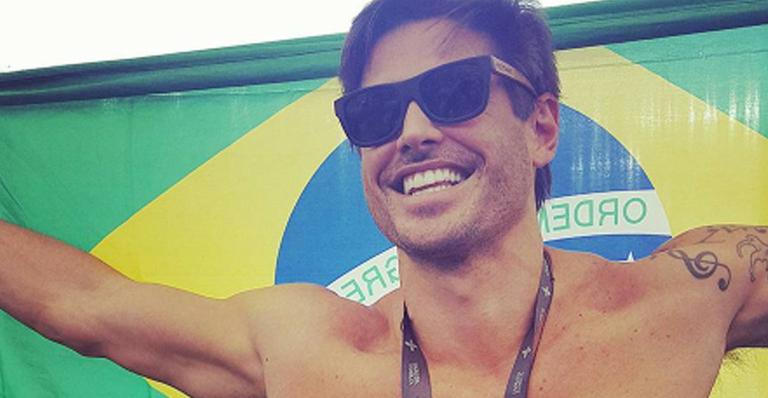 Dado Dolabella mostra transformação no corpo e barriga sarada após virar vegano