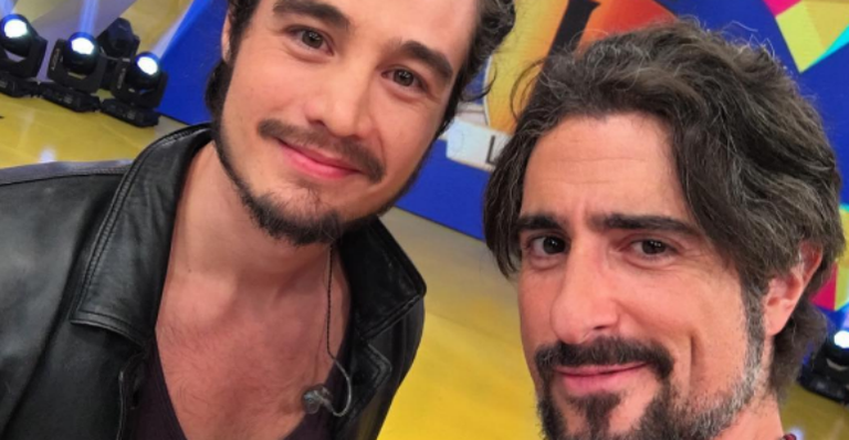 Marcos Mion se surpreende com o talento de Tiago Iorc: “Tirei o chapéu pra você”