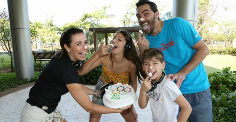 Giba celebra o aniversário da herdeira, Nicoll