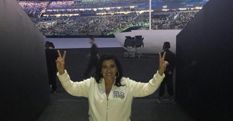 Regina Casé desabafa ao homenagear medalhistas: ‘Muita gente mudaria de calçada se cruzasse com vocês’