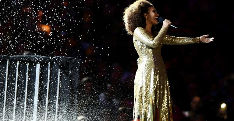 Sucesso em ‘Velho Chico’ e no encerramento da Olimpíada, Mariene de Castro comemora: ‘Bênção’