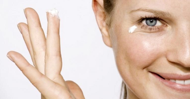 5 produtos de beleza que não podem faltar em uma nécessaire no frio