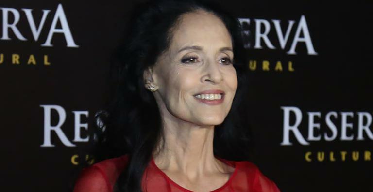 Sônia Braga recebe vips em pré-estreia de ‘Aquarius’