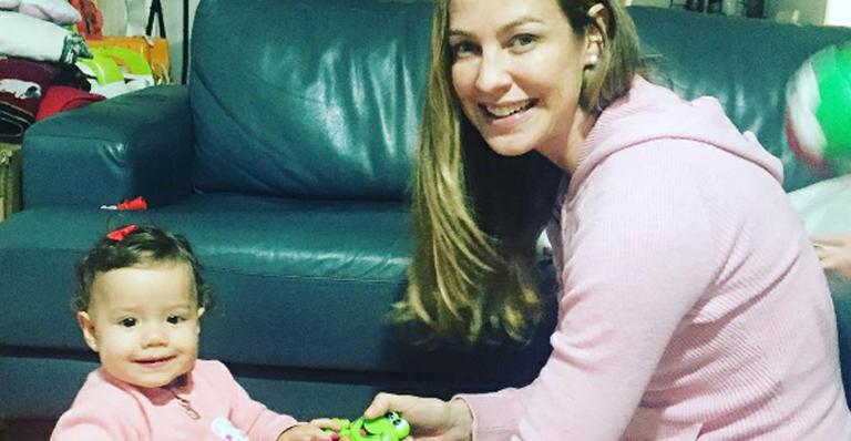 Luana Piovani e a filha usam roupas combinando: “As gurias de rosa”