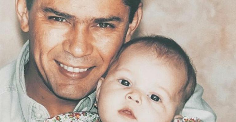 Prestes a se formar em medicina, filha do cantor Leandro chama a atenção na web