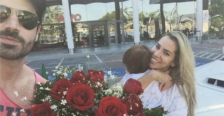 Adriana Sant’anna ganha surpresa do marido: ‘Não aguentamos de saudade’