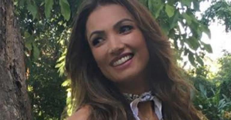Simples e chique, Patricia Poeta apresenta o ‘É de Casa’ com look de apenas R$ 130